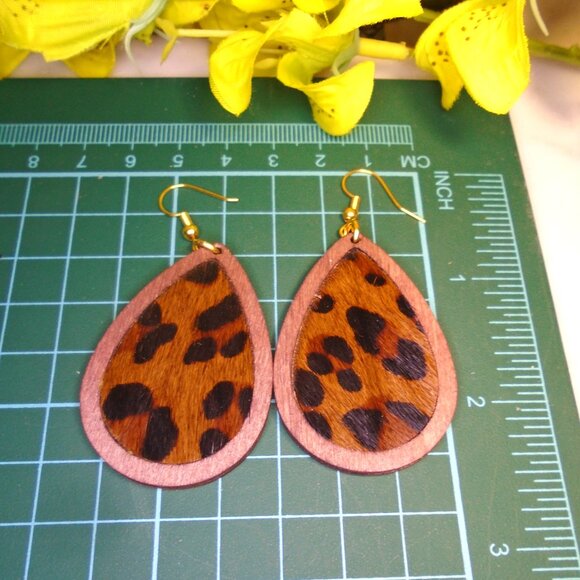 NWOT Big Leopard print Cowhide drop dangle earrings, eco wood & leather handmade - Picture 2 of 3